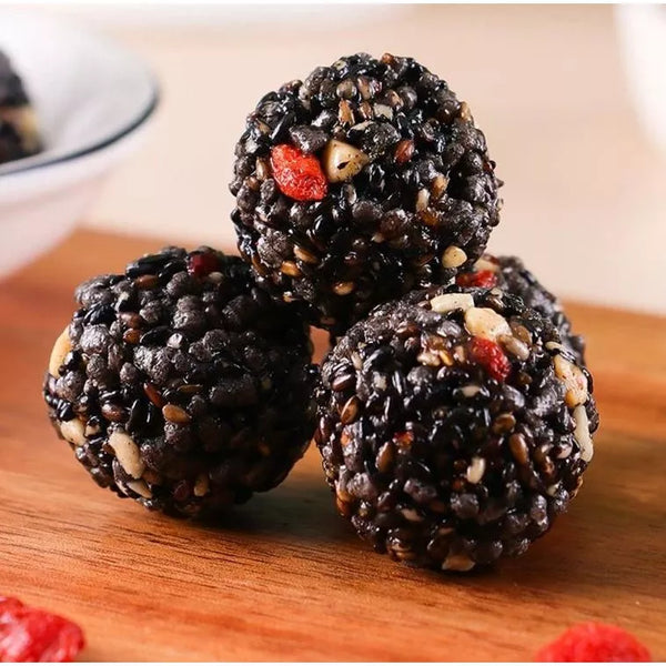 Bánh Mè Đen Dinh Dưỡng Siêu Hạt - Mè Đen, Táo Đỏ, Óc Chó, Kỷ Tử 500g